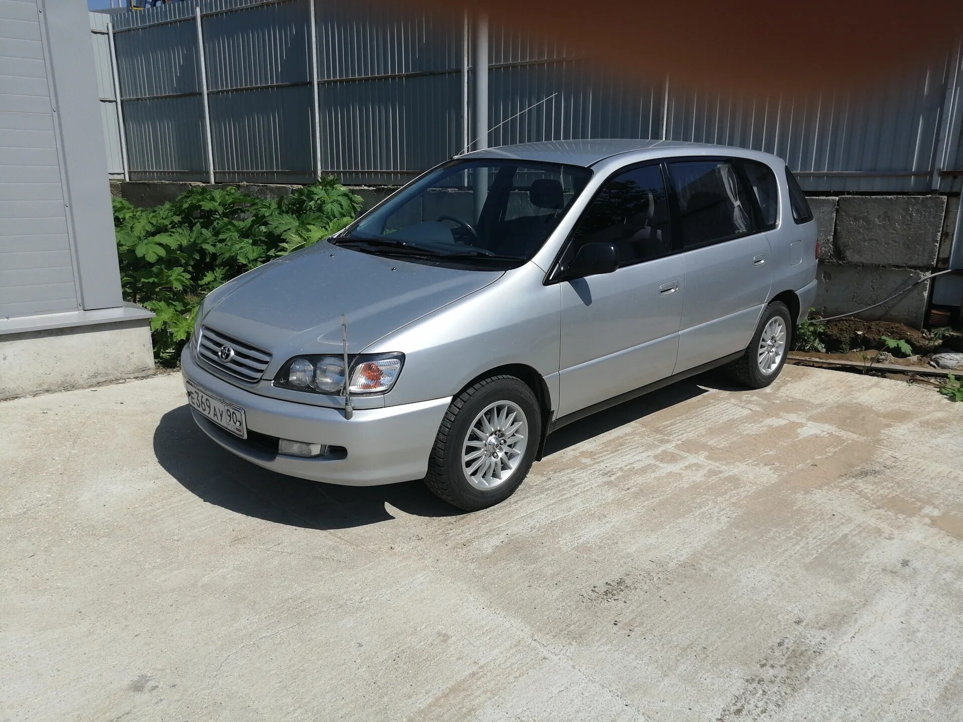Toyota ipsum 1996. Тойота ипсум 1996г. Машина ипсум 1996. Тойота ипсум 1996 2000. Тойота ипсум 1996 года.