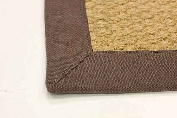 Обметать ковролин. Обработать край ковролина. Обметать ковролин. Обшивка края ковролина. Обшивка ковра лентой.