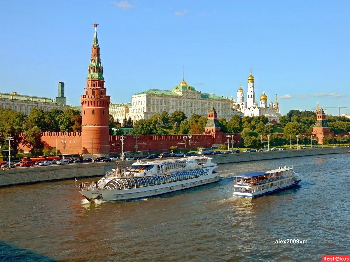 Красная площадь Москва река. Москва река Кремль. Красная площадь с Моска реки. Кремль и река Москва панорама.