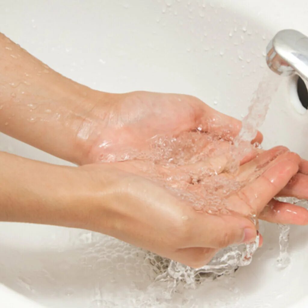 Мытье произойдет. Личная гигиена мытье рук. Рука под проточной водой. Руки под краном с водой. Вымыть руки под проточной водой.