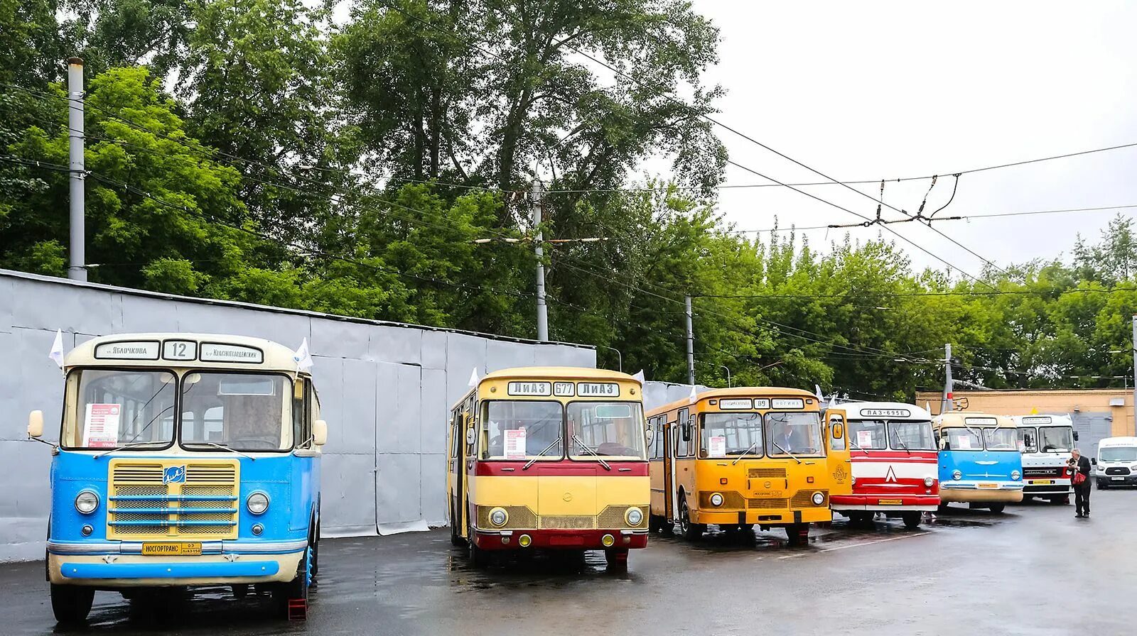 Автобусы Филевского парка СССР. Конечная автобусов на Филевском парке ретро фото. Троллейбусный парк сайт