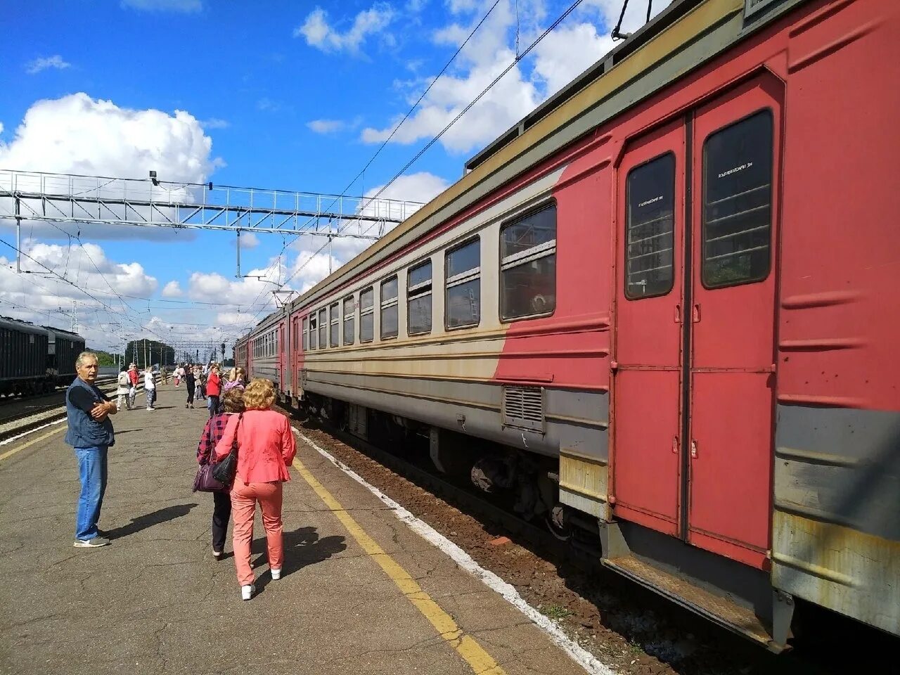 Электричка Бердск Искитим. Электричка. Электричка Искитим. Колеса поезда. Электропоезда искитим