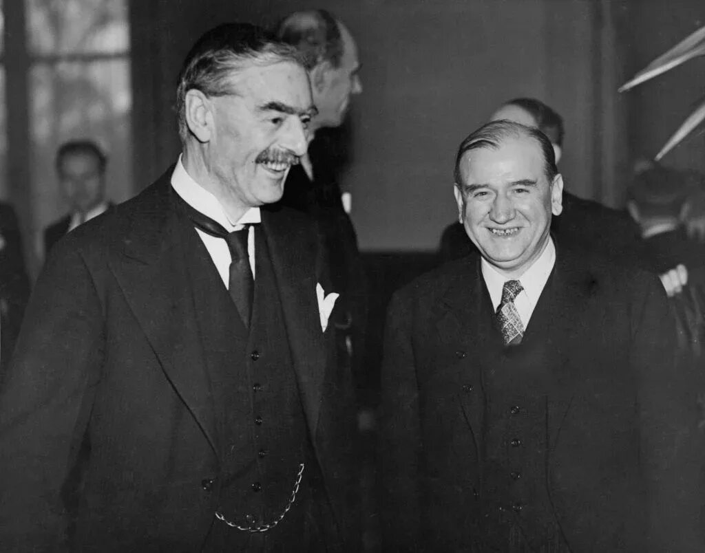 Англия 1938 год. Невилл чемберлен 1938. премьер министр франции 1938.