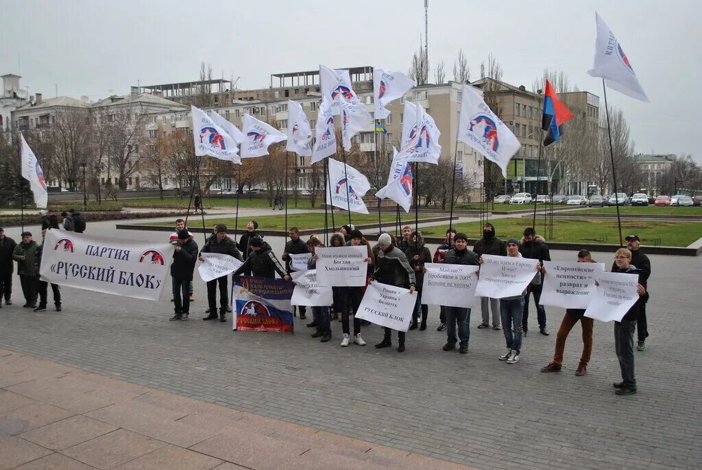 Антимайдан 24 часа. Антимайдан Донецк. Митинги Антимайдан. Антимайдан в Донецке 2014. Митинги в Донецке 2013.