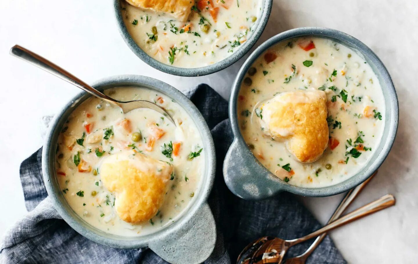 Куриный сырный суп. Суп куриная грудка картофель. Куриный суп. Супчик из куриной грудки. Суп картофельный с вермишелью.