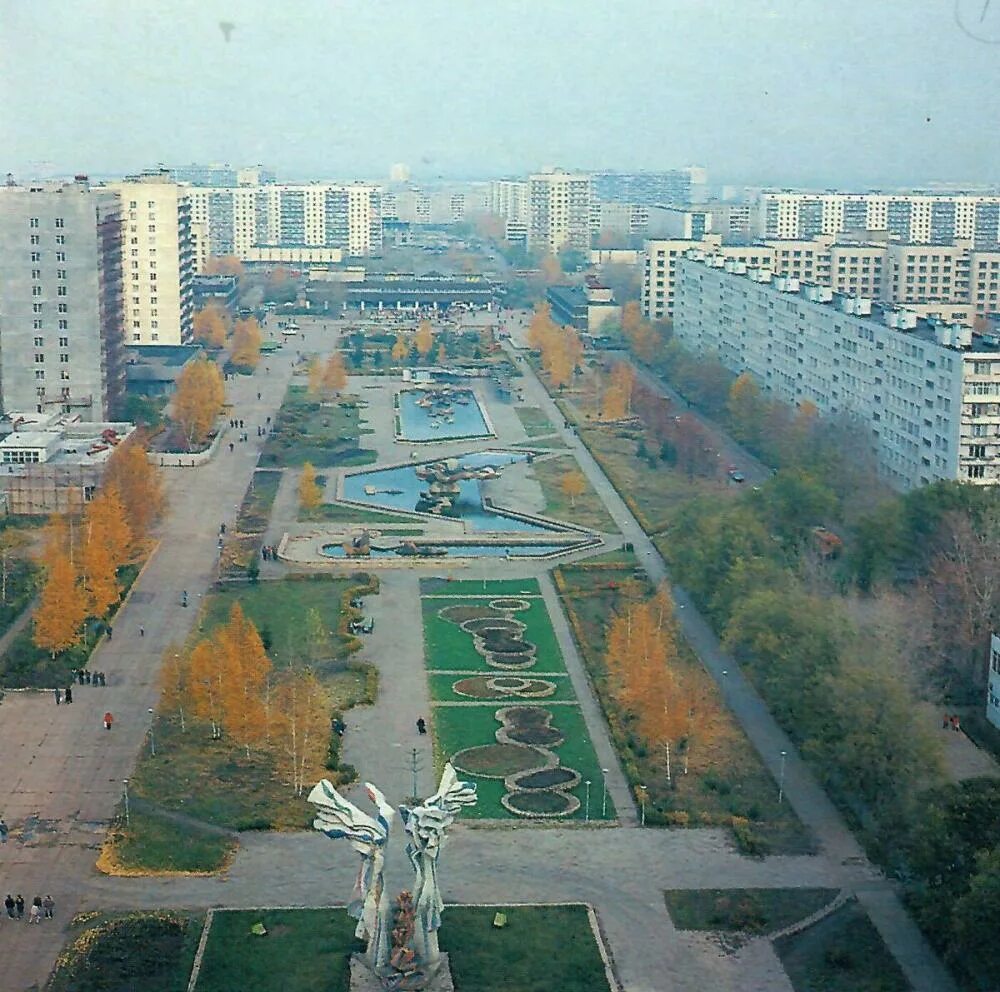 Ильдар ханов набережные челны скульптуры бульвар энтузиастов. Наб челны бульвар энтузиастов. Комплекс авангардных скульптур на бульваре энтузиастов. Скульптуры ильдара ханова в набережных челнах. Бульвар энтузиастов набережные.