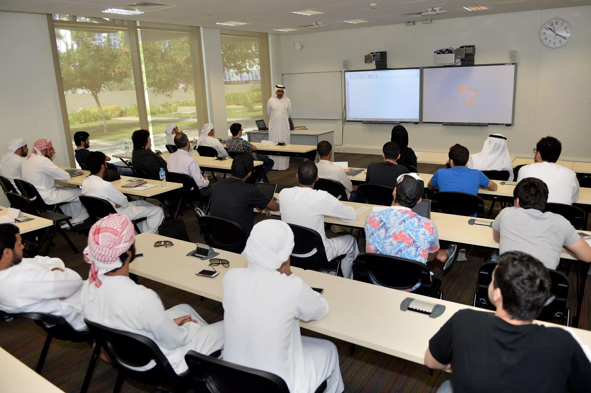 Университет Объединенных арабских Эмиратов. Liwa International School, ОАЭ. Школа в Эмиратах. Вузы в арабских Эмиратах.