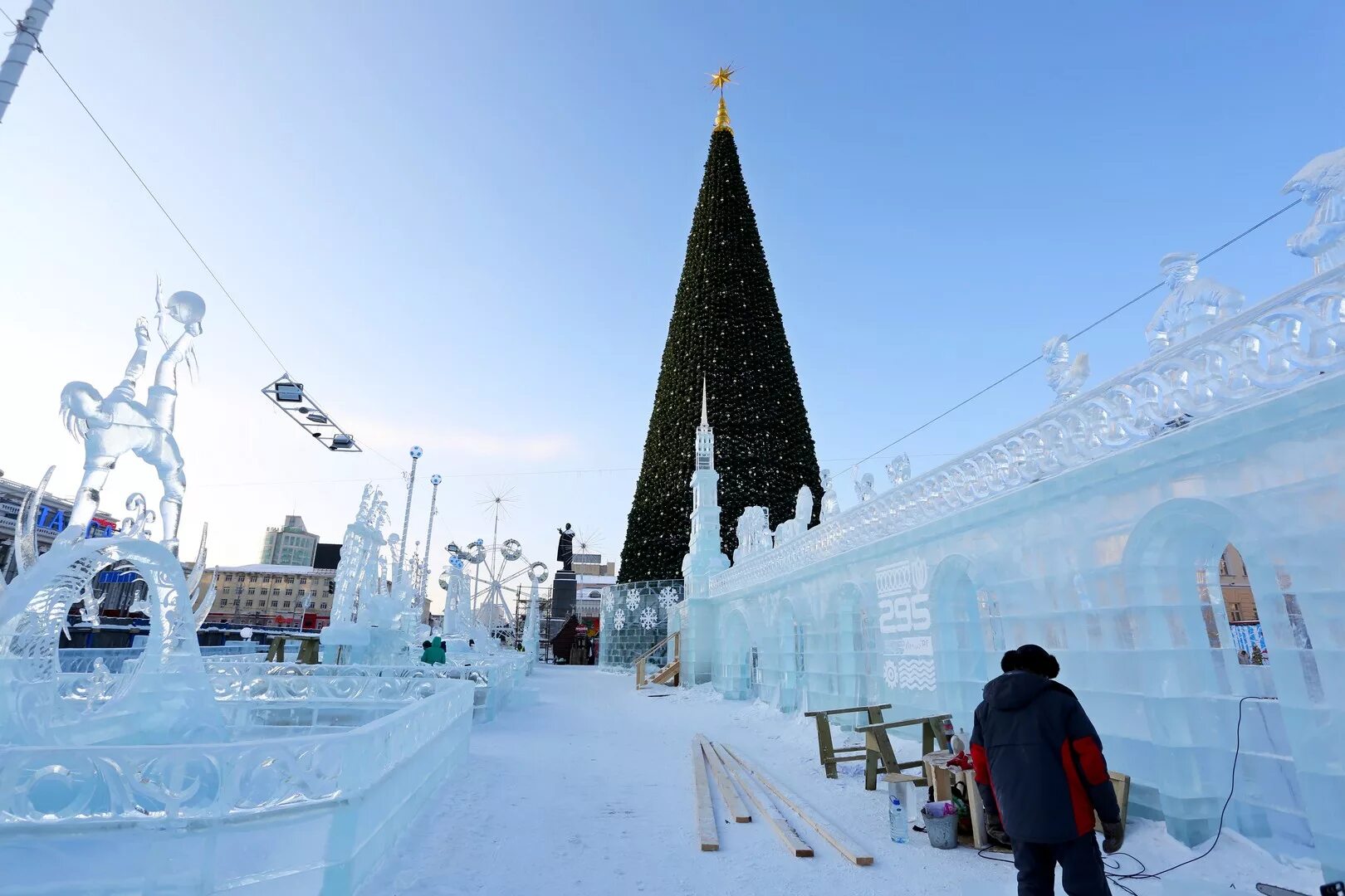 Елка в парке маяковского екатеринбург 2022. Екатеринбург арена каток. Куда сходить в екатеринбурге в декабре. Ледяной городок екатеринбурга 2019 год. Куда сходить в екатеринбурге в декабре.