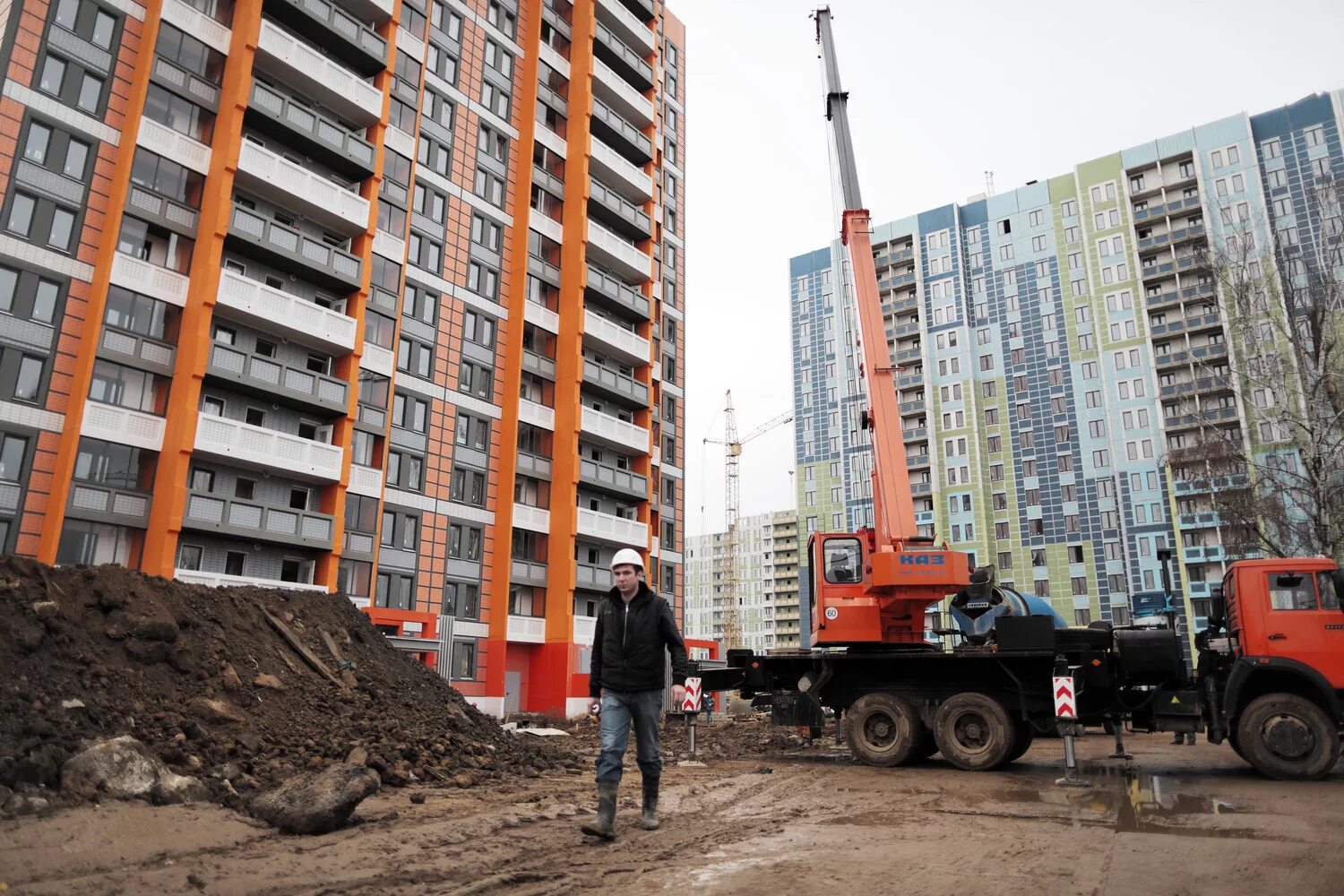 Ма строят. Стройка Москва. Стройка многоэтажного дома. Стройка в России. Стройка новых домов Москва.