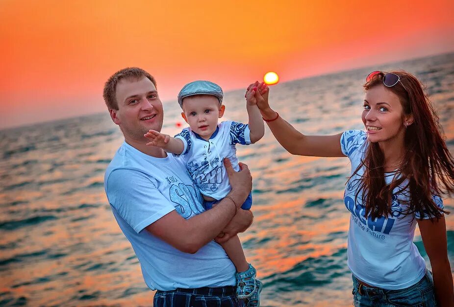 Семья в сочи. Семейная фотосессия в сочи. Семья в сочи. Сочи семейная работа. Семья в сочи парке.