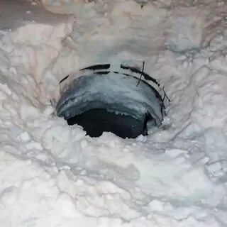 Вокруг засыпала дома и запорошило