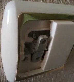 Не работает одна клавиша выключателя