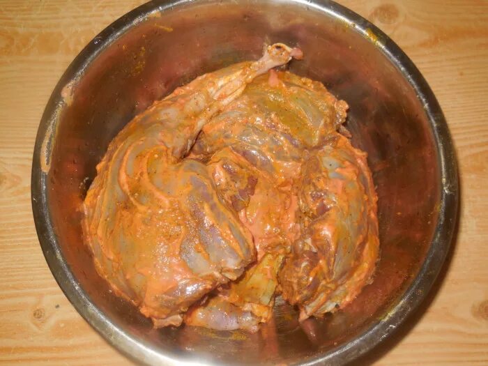 Приготовить зайца вкусно без запаха. Приготовить зайца вкусно без запаха. Заяц в сметане в духовке. Дикий заяц в духовке. Зайчатина в духовке.