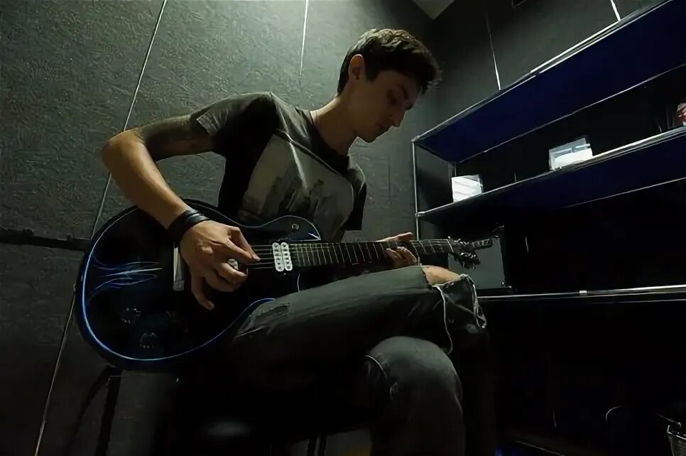 Бригадный подряд не дарите мамы сыновьям гитары. Мать и сын гитара. Гитарный подрятобложка. Подарите сыновьям гитары. Бригадный подряд не дарите мамы сыновьям гитары текст.