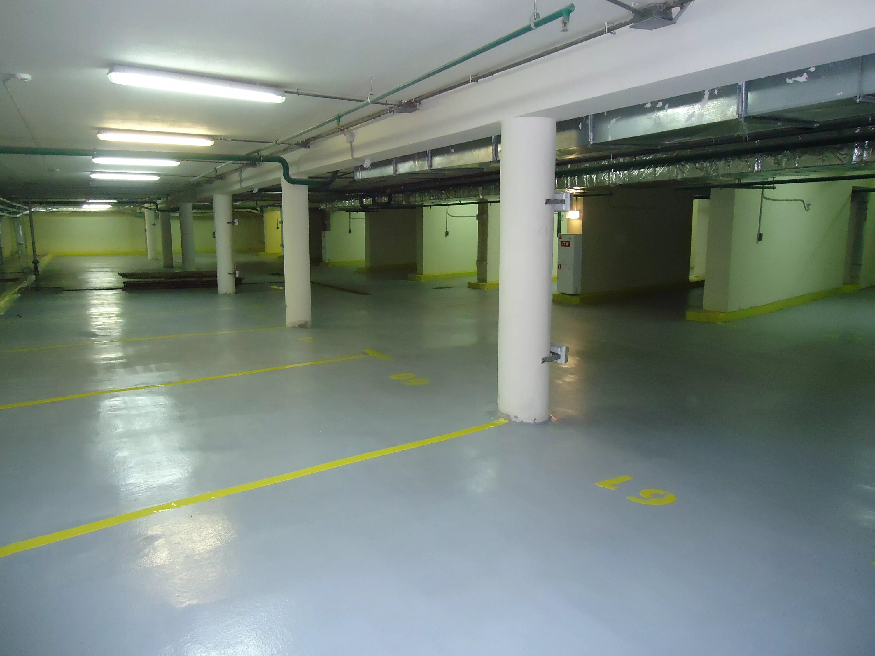 Паркинг тсж. Россия, санкт-петербург, северный проспект, 75к1. Паркинг тсж. Разметка парковки. Парковочное место в паркинге.