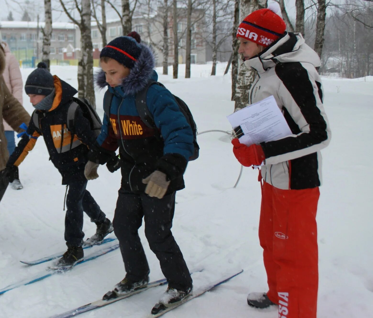 Военно спортивная игры зарничка для 1-4 классов. Военно спортивная игра зарничка в доу. Зарничка картинка. Зарничка картинка. Военно спортивная игра зарничка.