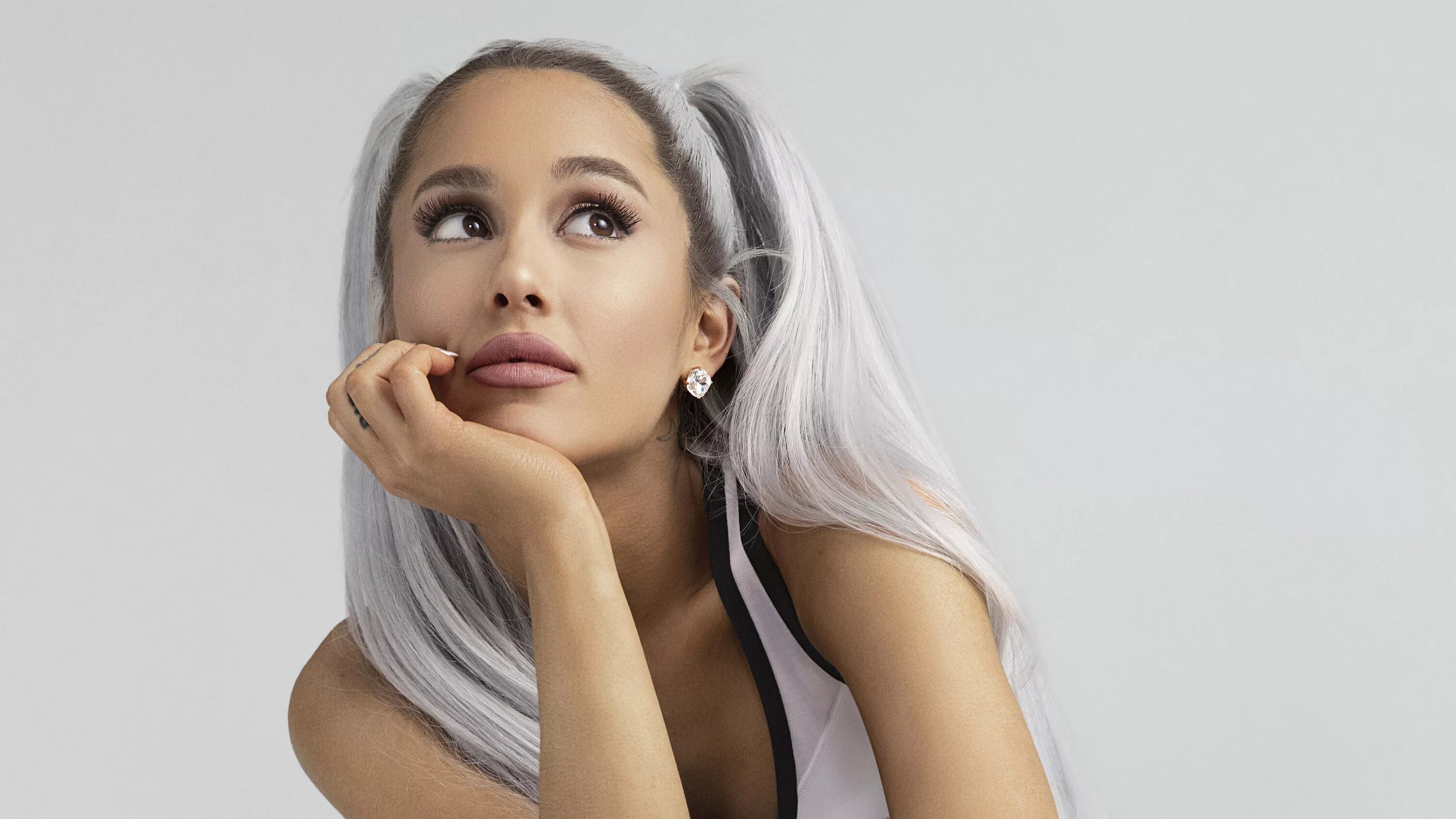 Ariana grande. Музыка молодой красивой