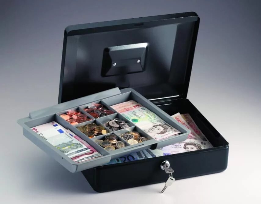 Чемодан денег фунты. 2 кейса для денег. Чемодан с деньгами. Чемодан с купюрами. Чемодан с деньгами.