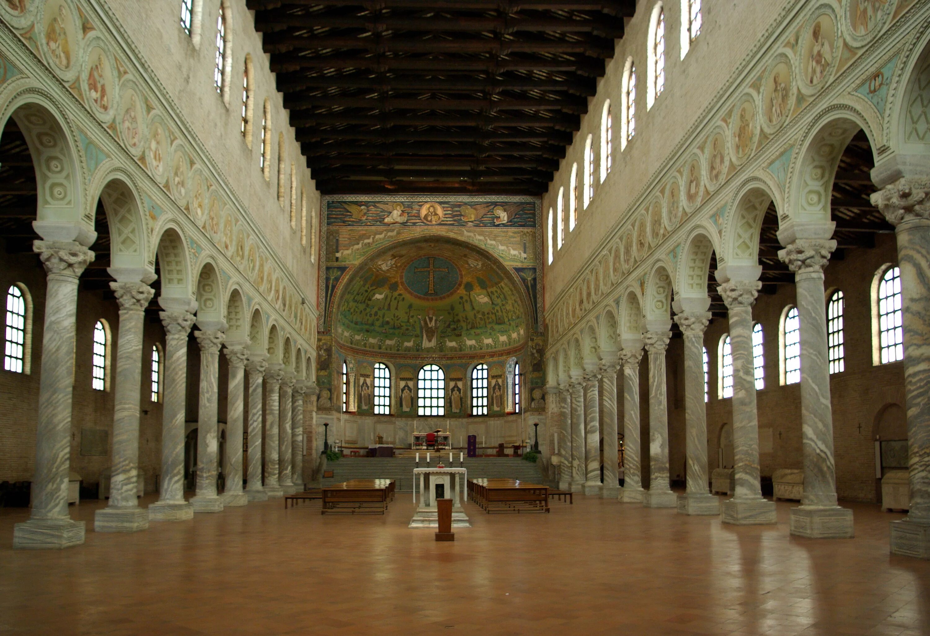 Св ин. Базилика Сант Аполлинаре ин классе в Равенне. Церковь Сан Аполлинаре ин классе в Равенне.