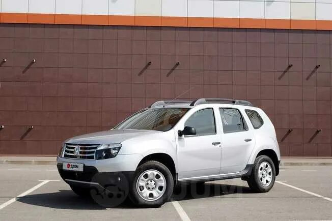 Купить б/у Renault Duster I 2.0 MT (135 л.с.) 4WD бензин механика в Москве: сини