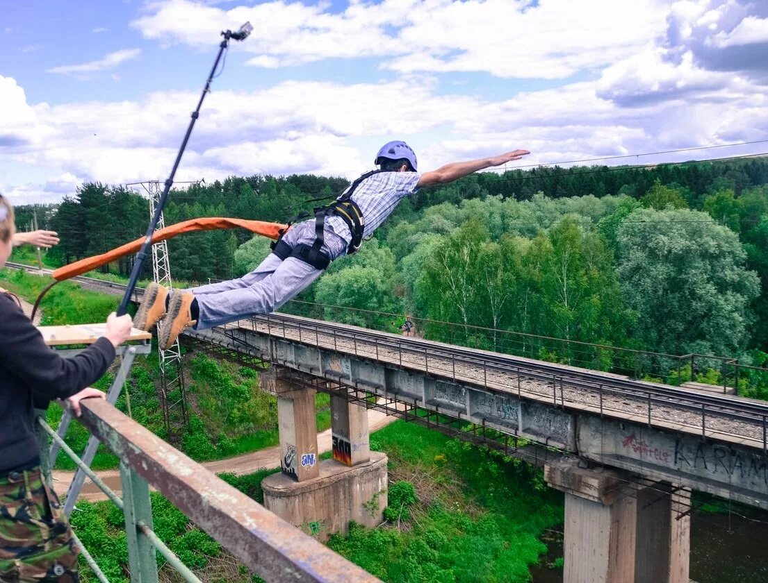 Роупджампинг Манихино мост. Прыжки с тарзанкой в Манихино. Мост над рекой Манихино. ЖД мост в Манихино.