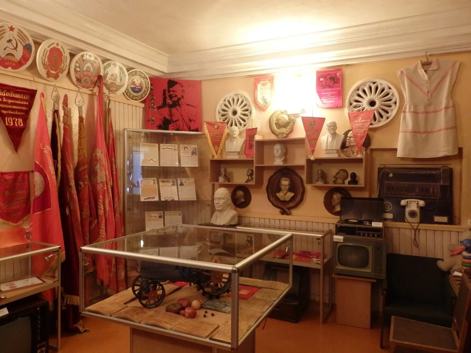 порхов родина кинозал. кинотеатр в порхове 1943. кинотеатр великие луки. кинотеатр порхов. порхов выставочный зал.