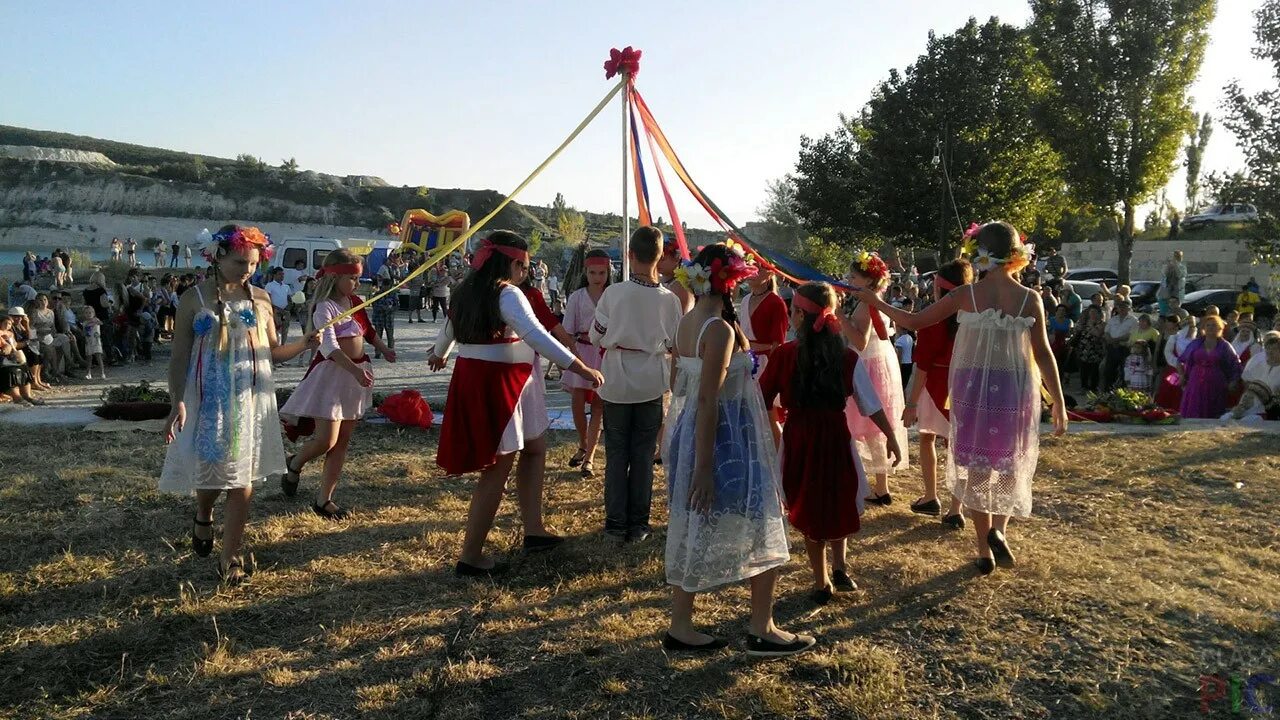 Праздник ивана купалы в детском саду костюм. Купала в лагере. День купалы в лагере. Купала в лагере. Костюм на праздник.