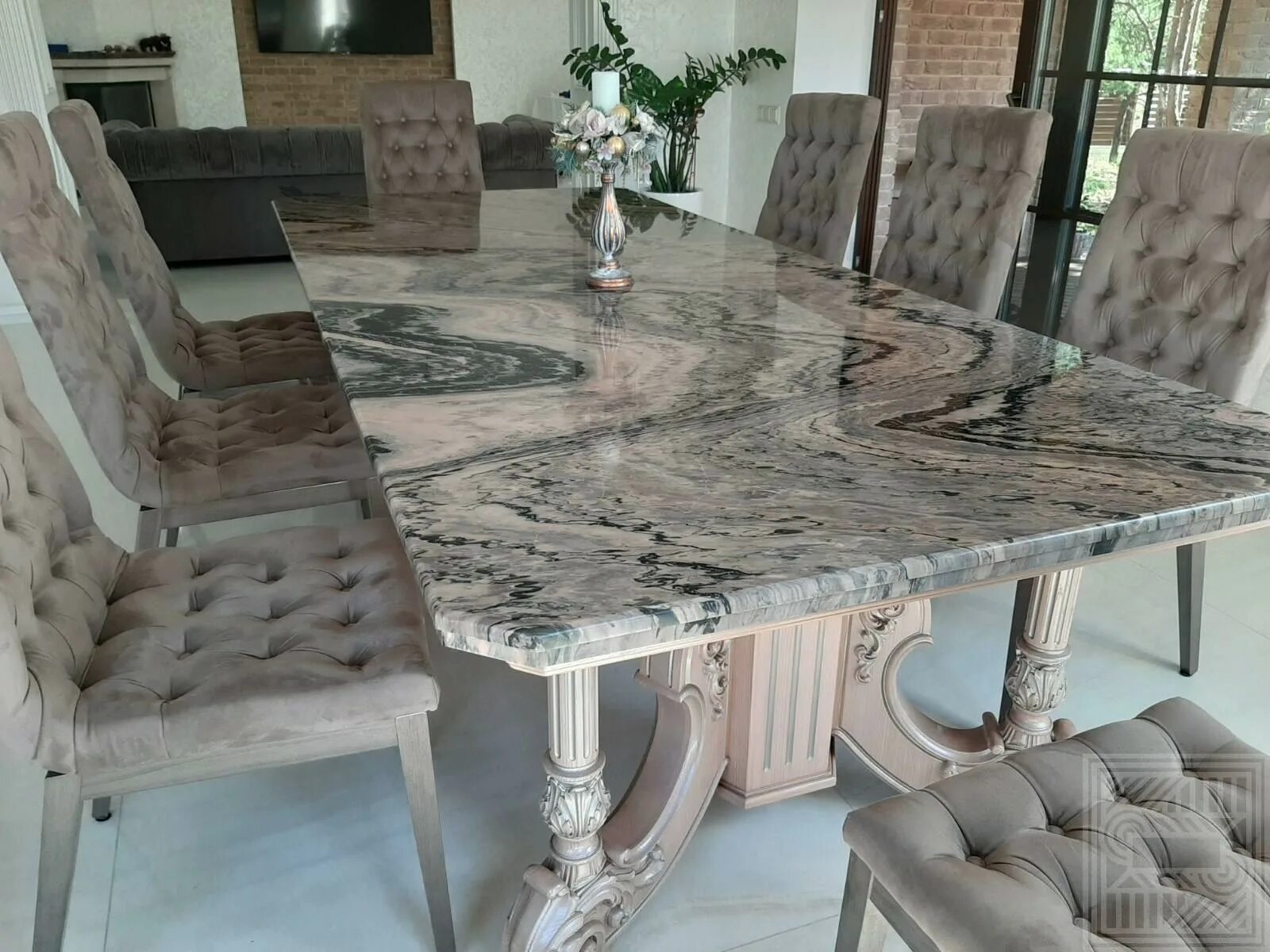 Мрамор брекчия романо. Стол оникс мраморный. Журнальный столик из натурального камня. Столик из камня. Стол из мрамора.