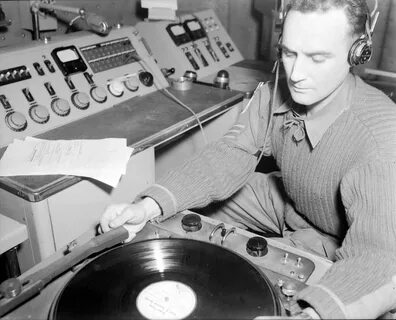 File:Radio Commonwealth (22294437619).jpg - Wikipedia Republished // WIKI 2