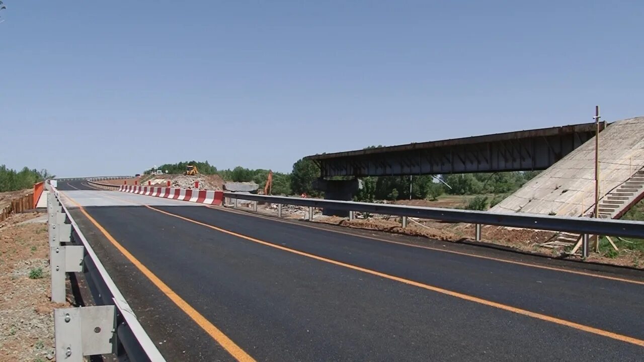 Ремонт мостов на автомобильных дорогах. Мост через Салмыш в Оренбургской области. Мост через Салмыш у села Биккулова.