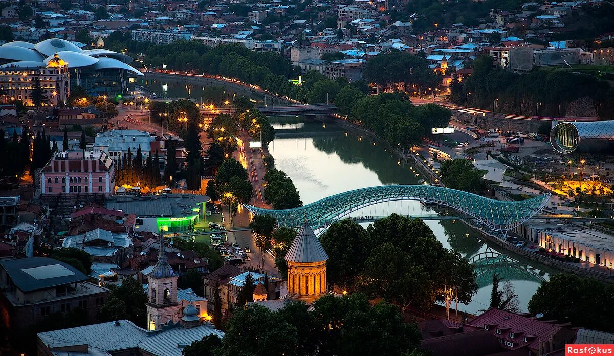 грузия тбилиси архитектура. тбилиси видео. томаз тбилиси. виды тбилиси. панорама центра тбилиси.
