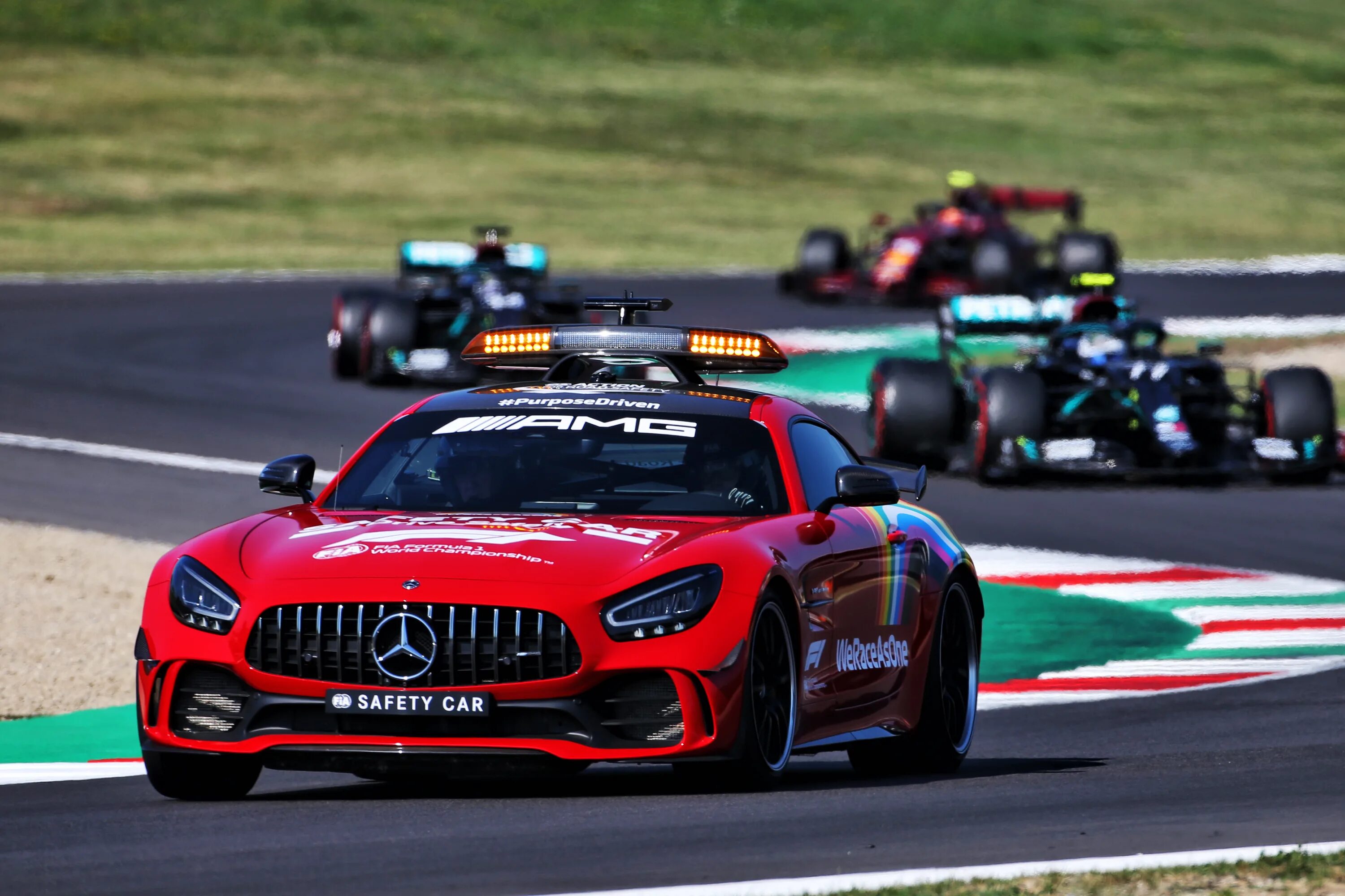 Безопасность в машине. Mercedes amg f1. Сафети кар формулы 1. Mercedes amg gt c190. Мерседес амг гт 1.