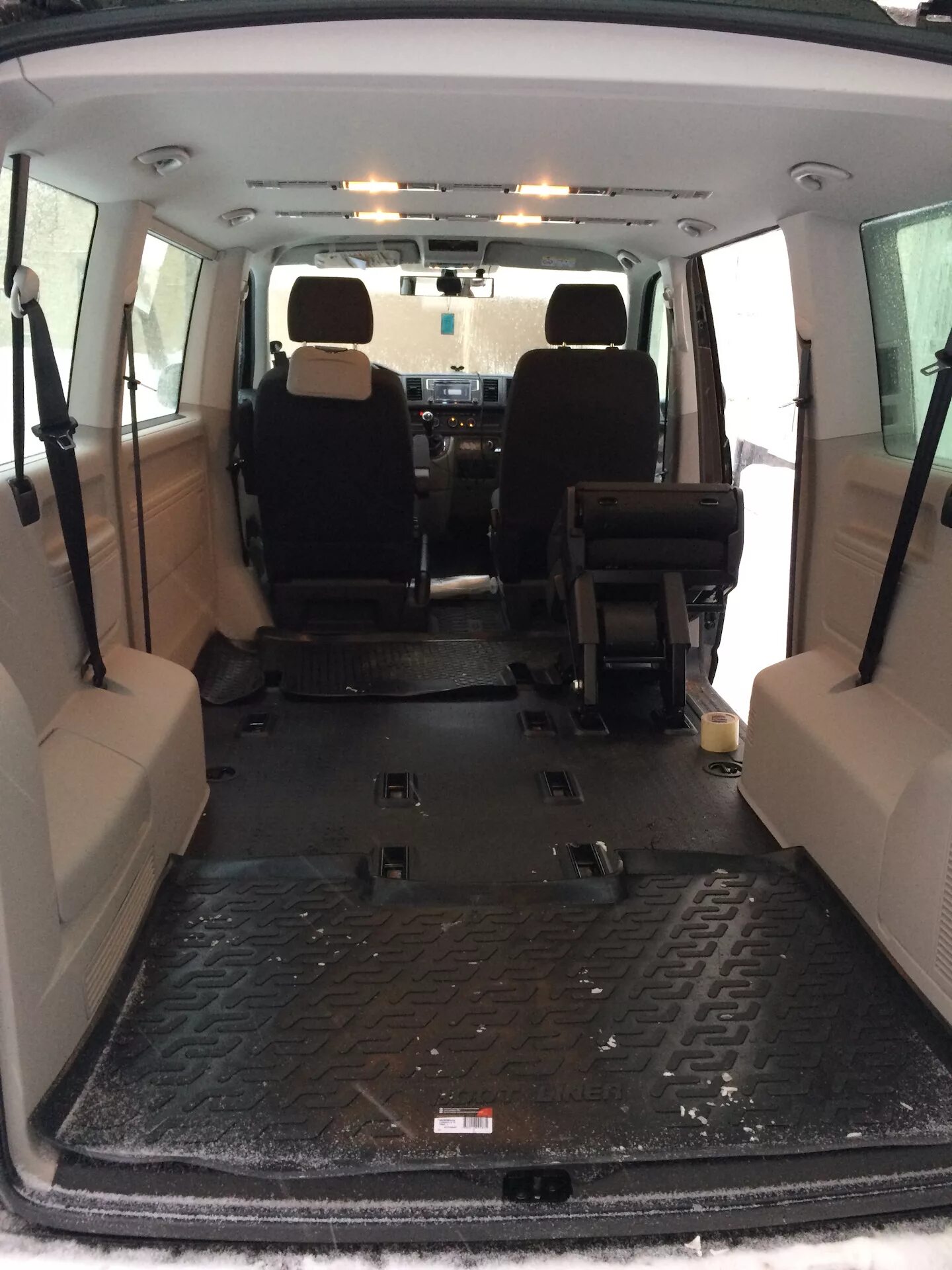 Минивэн вместимость. Volkswagen caravelle габариты салона. салон каравелла т5. фольксваген каравелла вместимость. volkswagen caravelle внутри.