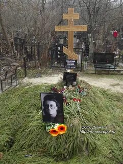 Памятник александру градскому на ваганьковском кладбище