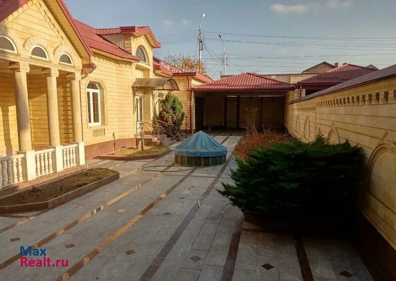 Дом в нальчике недорогой. Частный дом в нальчике. красивые дома в нальчике. красивые дома в кбр. самый большой дом нальчик.