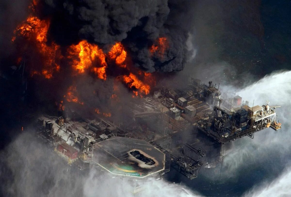 Взрыв в мексиканском заливе авария на нефтяной платформе Deepwater Horizon. Взрыв нефтяной платформы Deepwater Horizon - 20 апреля 2010 года. Катастрофа Deepwater Horizon в мексиканском заливе. Взрыв нефтяной платформы Deepwater Horizon в мексиканском заливе 2010.