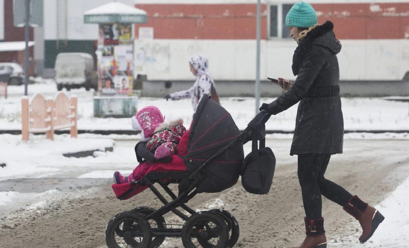Конкурсе «лучшая многодетная семья года». Многодетные семьи в россии. Семья россия. Многодетные югры. Путин семья и дети.