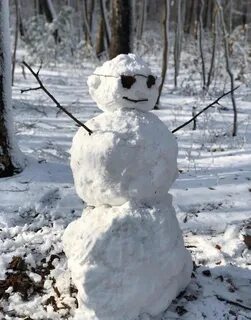 Снеговик во дворе