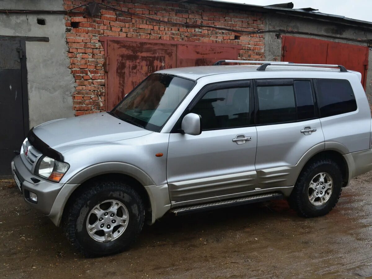 Mitsubishi pajero 2000