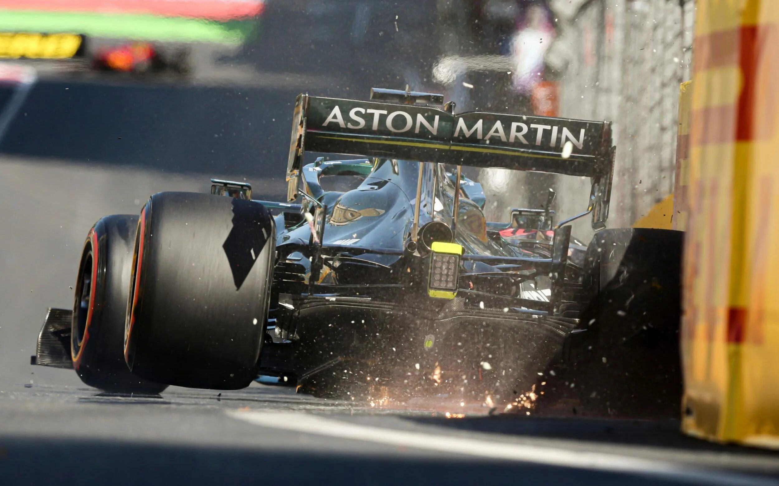 Fill in crash. Stroll crash baku. lance stroll crash baku 2025. crash 15 max.