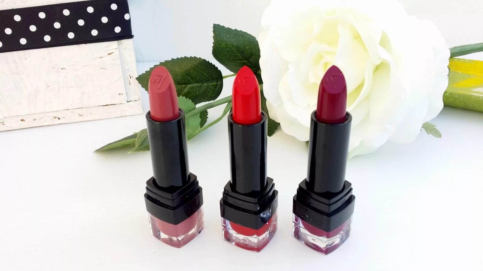 Губная помада 7. W7 помада. W7 помада матовая. Помада 7. Помада для губ Mineral Lipstick.