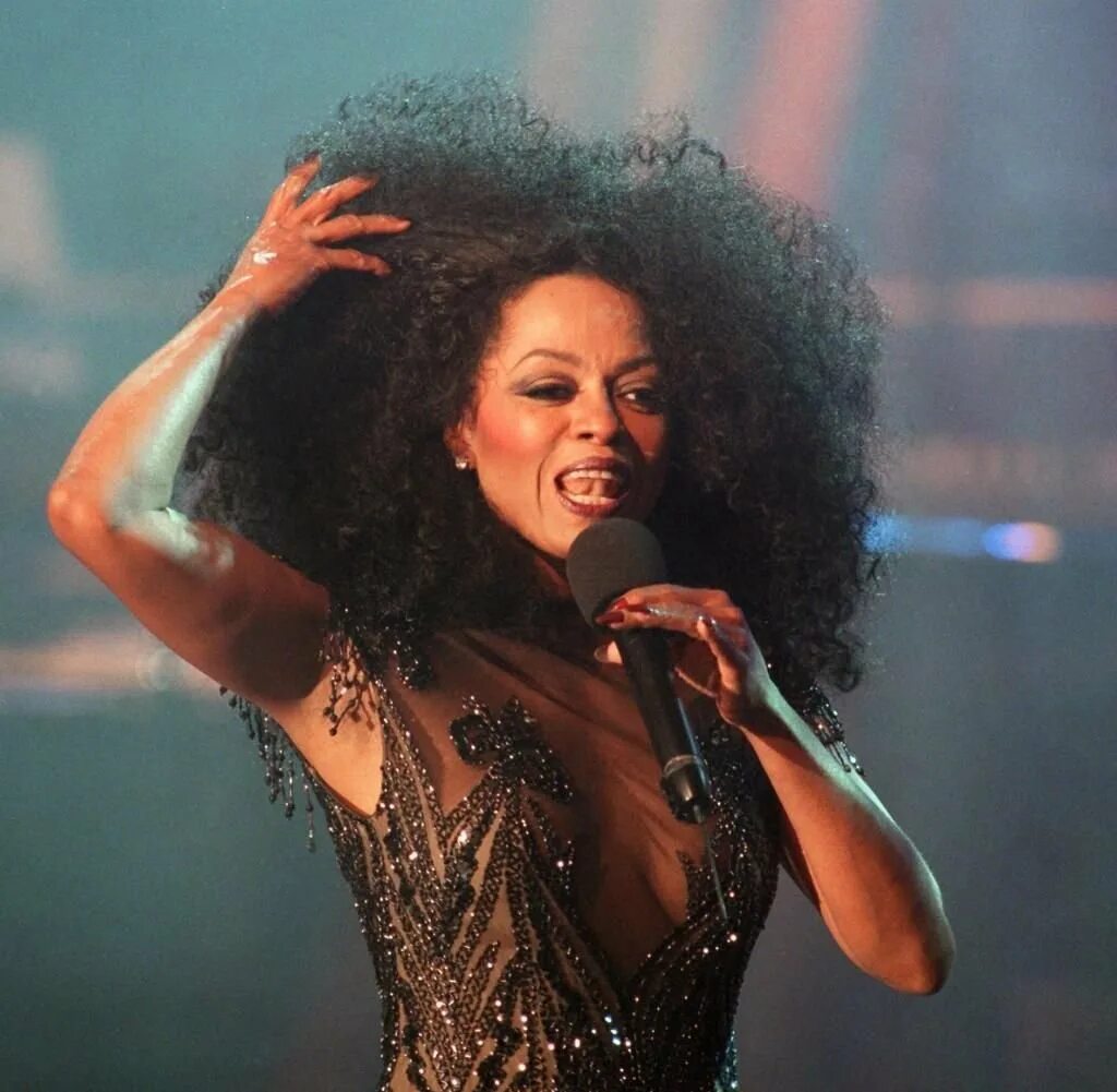 Diana ross - live @ glastonbury 2022. Даяна росс супер болл. Дайана росс. Дайана росс. Дайана росс 2021.