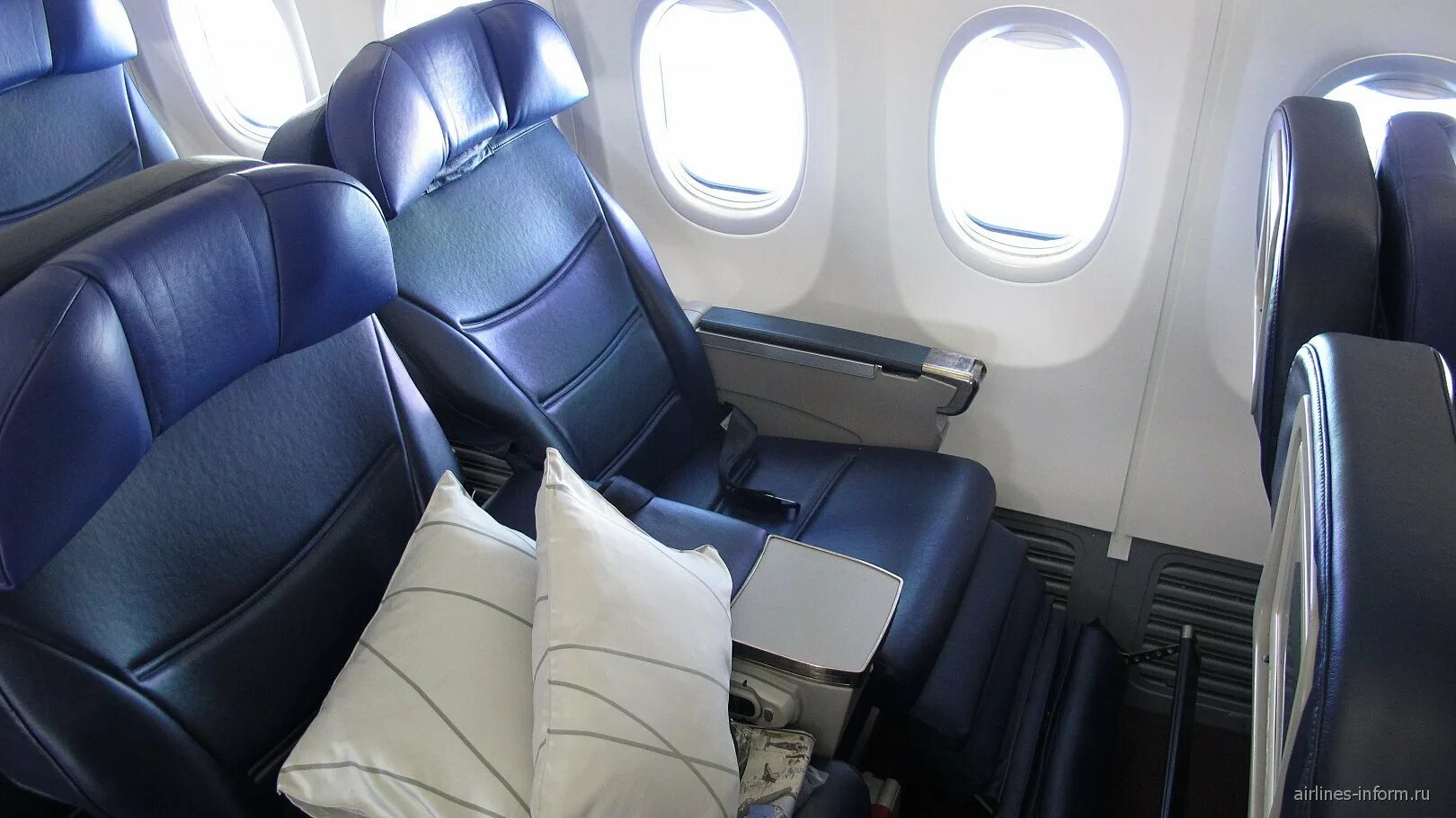 Боинг 737 сидения. Boeing 737-800 кресла. Боинг 737 сидения. Боинг 737 сидения. Boeing 737-800 победа кресла xl.