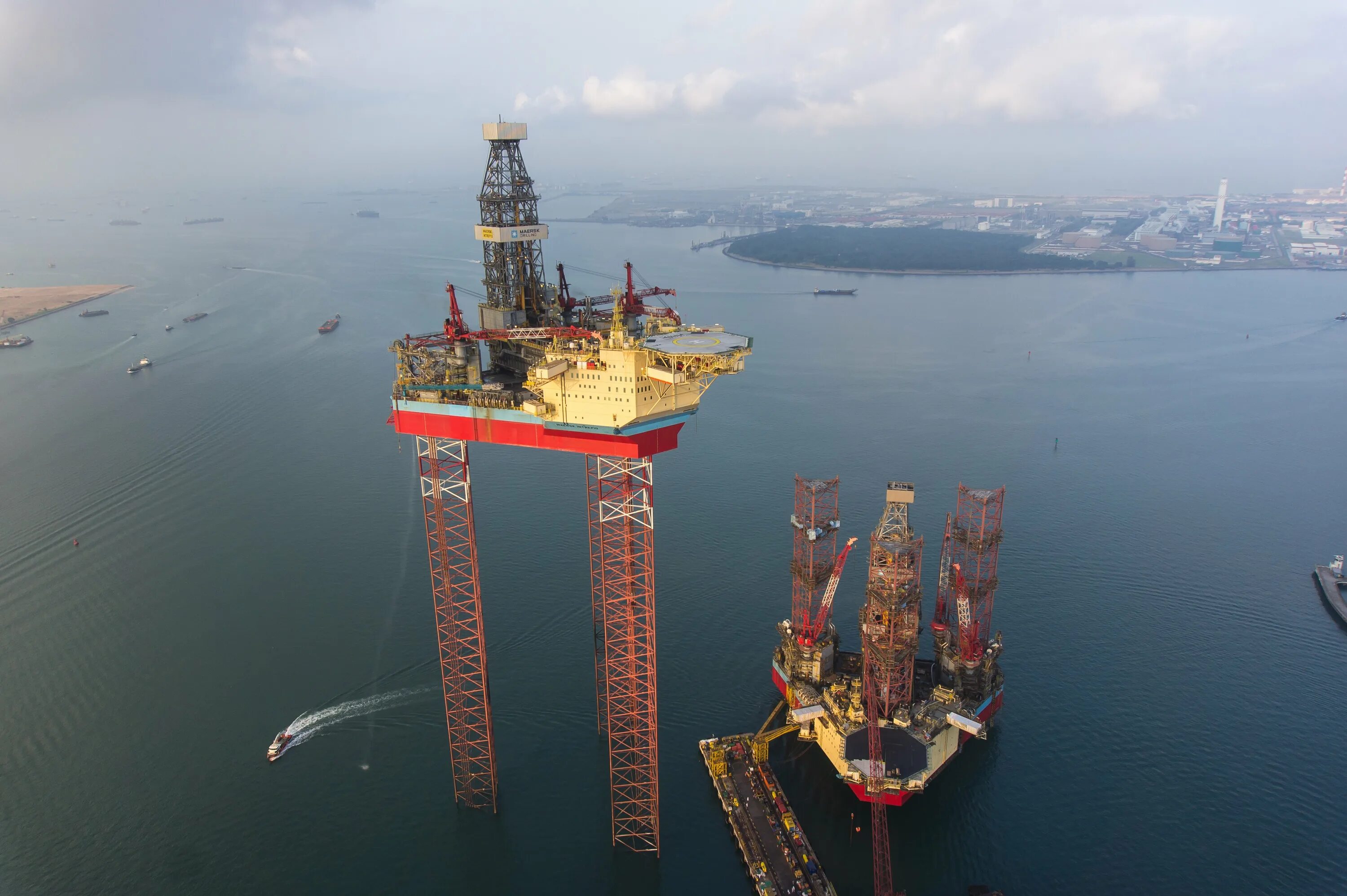 Буровая в море работа