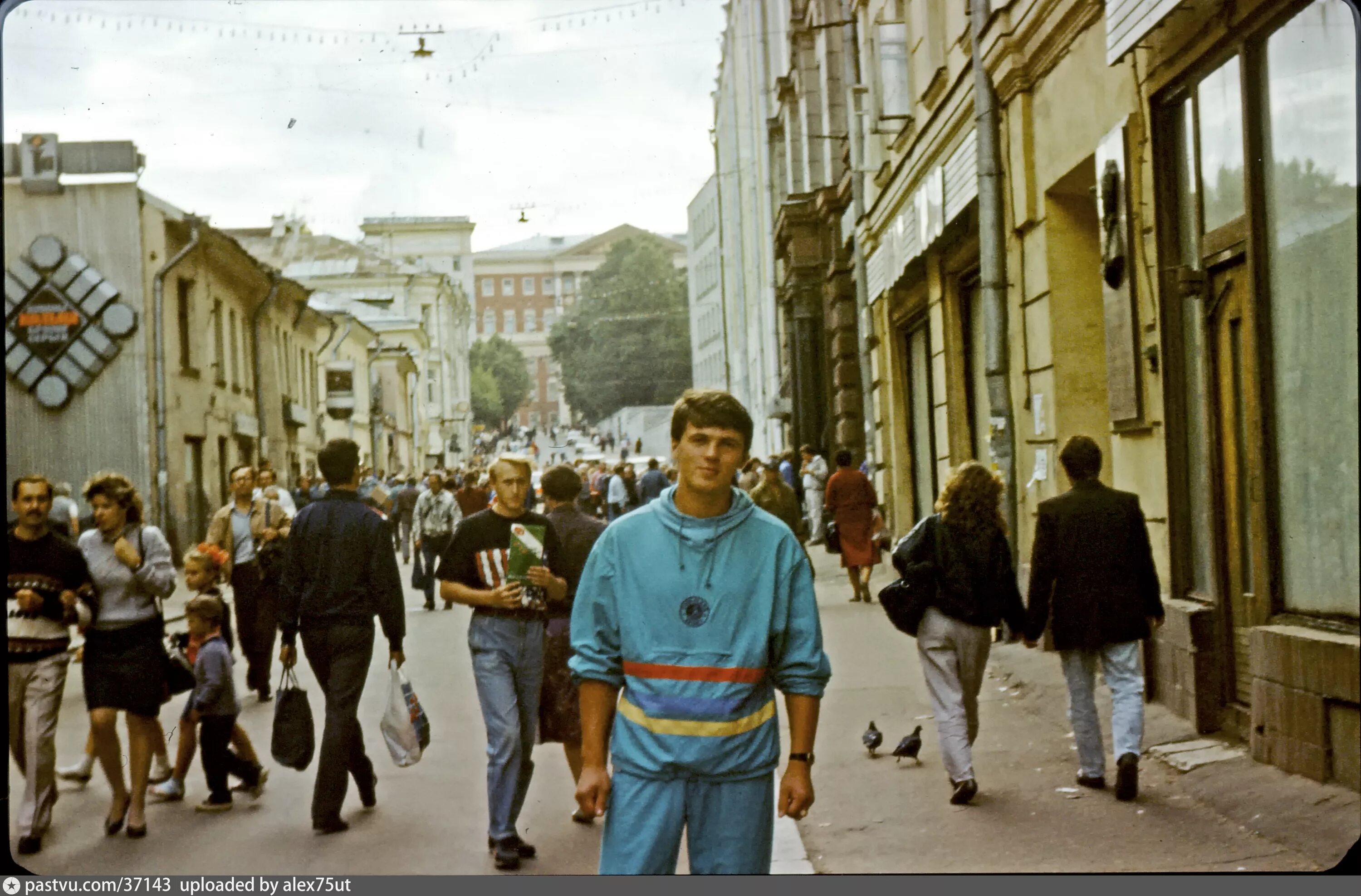 1994 какие люди. Столешников переулок Москва 1990 год. Столешников переулок Москва в 90е годы. Москва 1990 год. СССР Москва 1990.