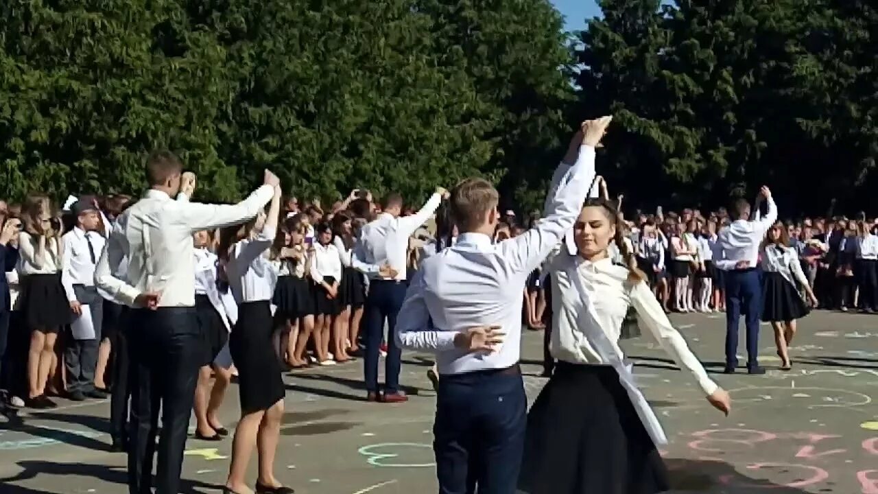 Сш 2 свислочь. 2 школа свислочь. свислочь город гимназия. сайт сш 2 г свислочь.