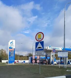 На кольцевой дороге 4 бензоколонки