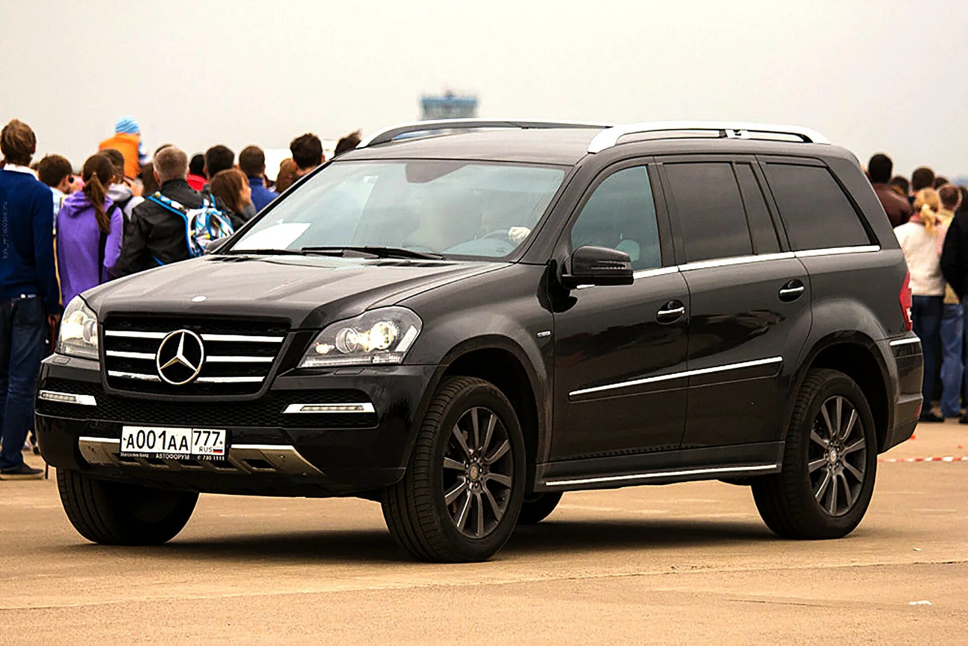 Мерседес gl 500 4 matic. А001аа777. Номера а001аа. Mercedes gl 221.