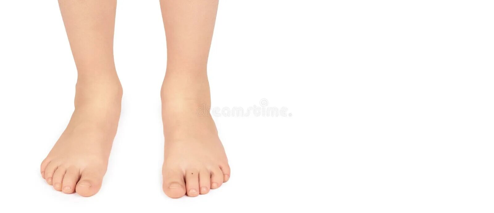 Grow foot. Детские ноги на белом фоне. Legs Kids на белом фоне. Feet Kids на белом фоне. Милим ноги.