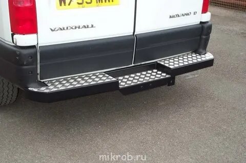 Автобус имеет высокие подножки и низкие динамические